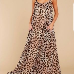 Soft flowy maxi dress with pockets!